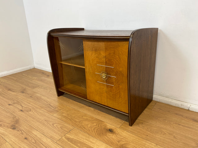 WMK # Formschöne & gut erhaltene 50er Jahre Barkommode aus vollem Holz mit Schiebetüren und Messinggriff # Bar Barschrank Mini-Bar Hausbar Kommode Sideboard Vitrine Rockabilly Vintage Mid-Century 60er