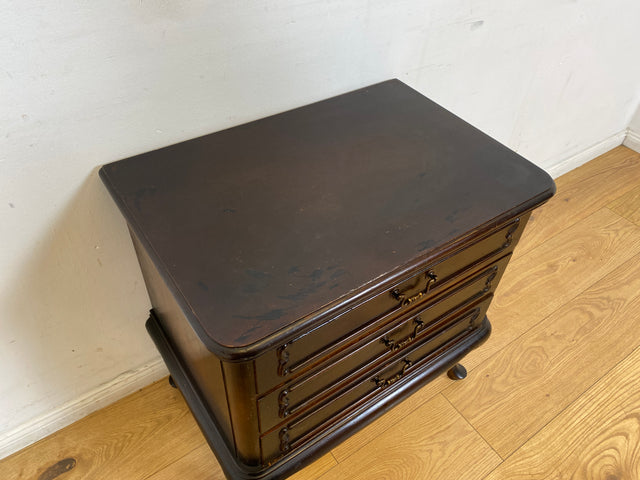 WMK I Elegante kleine 50er Jahre Chippendale Kommode aus vollem Holz mit Schubladen & Messinggriffen I Schubladenkommode Wäschekommode Flurkommode Ablage Nachttisch Mid-Century Vintage Berlin NRW Ulm