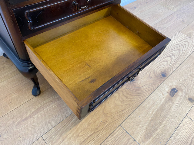 WMK I Elegante kleine 50er Jahre Chippendale Kommode aus vollem Holz mit Schubladen & Messinggriffen I Schubladenkommode Wäschekommode Flurkommode Ablage Nachttisch Mid-Century Vintage Berlin NRW Ulm