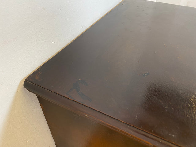 WMK I Elegante kleine 50er Jahre Chippendale Kommode aus vollem Holz mit Schubladen & Messinggriffen I Schubladenkommode Wäschekommode Flurkommode Ablage Nachttisch Mid-Century Vintage Berlin NRW Ulm