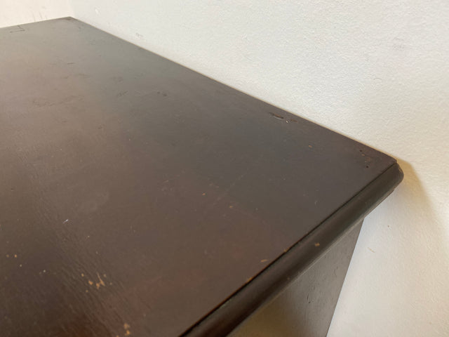 WMK I Elegante kleine 50er Jahre Chippendale Kommode aus vollem Holz mit Schubladen & Messinggriffen I Schubladenkommode Wäschekommode Flurkommode Ablage Nachttisch Mid-Century Vintage Berlin NRW Ulm