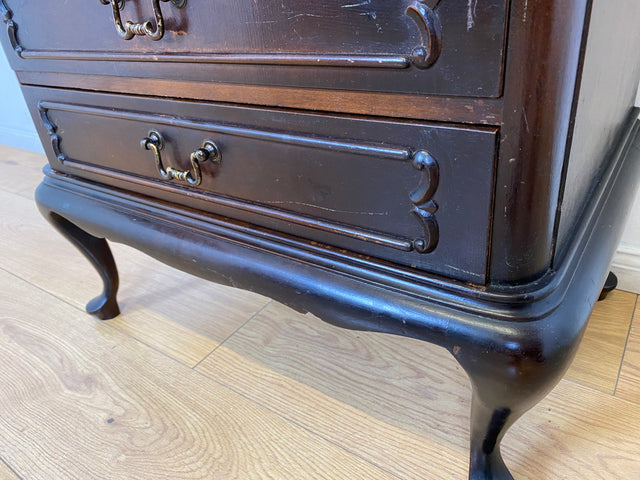 WMK I Elegante kleine 50er Jahre Chippendale Kommode aus vollem Holz mit Schubladen & Messinggriffen I Schubladenkommode Wäschekommode Flurkommode Ablage Nachttisch Mid-Century Vintage Berlin NRW Ulm