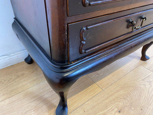 WMK I Elegante kleine 50er Jahre Chippendale Kommode aus vollem Holz mit Schubladen & Messinggriffen I Schubladenkommode Wäschekommode Flurkommode Ablage Nachttisch Mid-Century Vintage Berlin NRW Ulm