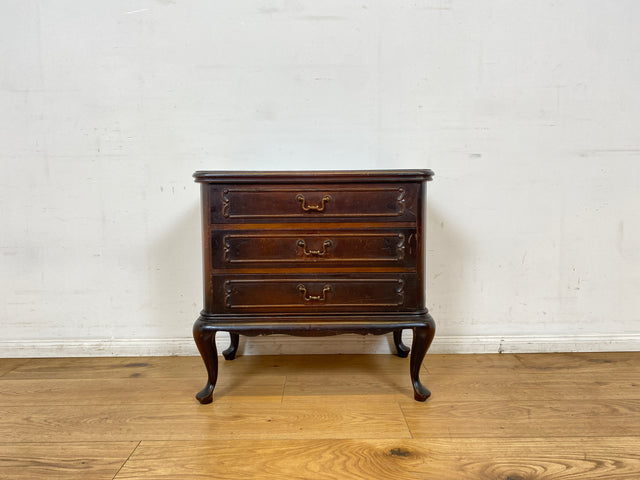 WMK I Elegante kleine 50er Jahre Chippendale Kommode aus vollem Holz mit Schubladen & Messinggriffen I Schubladenkommode Wäschekommode Flurkommode Ablage Nachttisch Mid-Century Vintage Berlin NRW Ulm