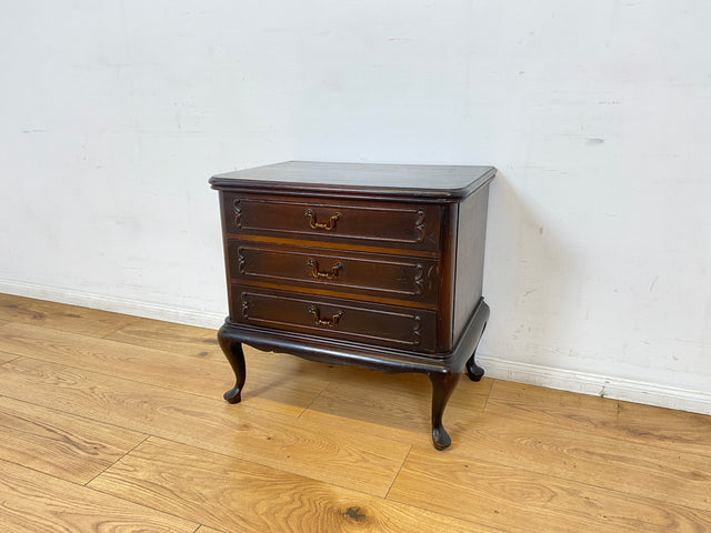 WMK I Elegante kleine 50er Jahre Chippendale Kommode aus vollem Holz mit Schubladen & Messinggriffen I Schubladenkommode Wäschekommode Flurkommode Ablage Nachttisch Mid-Century Vintage Berlin NRW Ulm