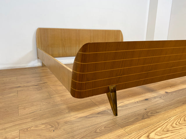 WMK # Besonders schönes & sehr gut erhaltenes 50er Jahre Doppelbett für Matratze 200x200 auf formschönen Metallfüßen # Bett Schlafzimmerbett Bed Schlafzimmer Rockabilly Mid-Century 60er Design Vintage