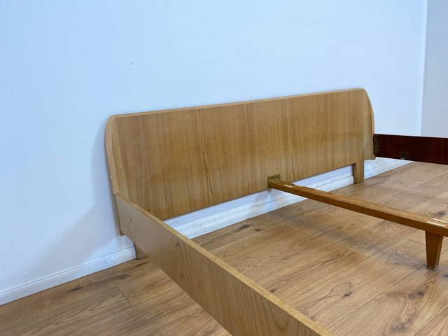 WMK # Besonders schönes & sehr gut erhaltenes 50er Jahre Doppelbett für Matratze 200x200 auf formschönen Metallfüßen # Bett Schlafzimmerbett Bed Schlafzimmer Rockabilly Mid-Century 60er Design Vintage