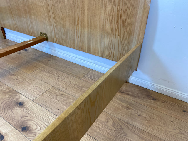 WMK # Besonders schönes & sehr gut erhaltenes 50er Jahre Doppelbett für Matratze 200x200 auf formschönen Metallfüßen # Bett Schlafzimmerbett Bed Schlafzimmer Rockabilly Mid-Century 60er Design Vintage