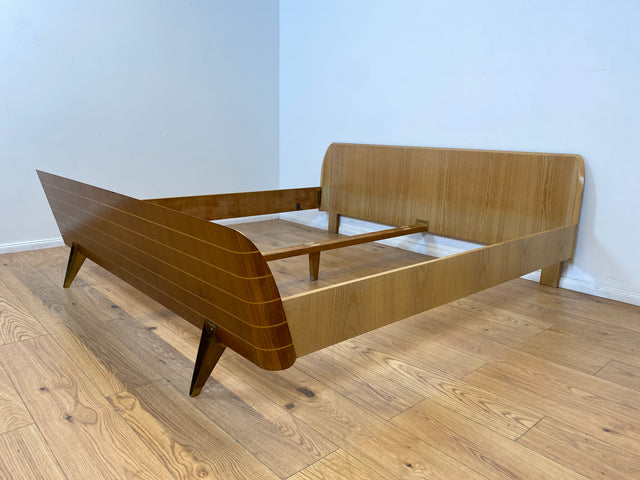 WMK # Besonders schönes & sehr gut erhaltenes 50er Jahre Doppelbett für Matratze 200x200 auf formschönen Metallfüßen # Bett Schlafzimmerbett Bed Schlafzimmer Rockabilly Mid-Century 60er Design Vintage