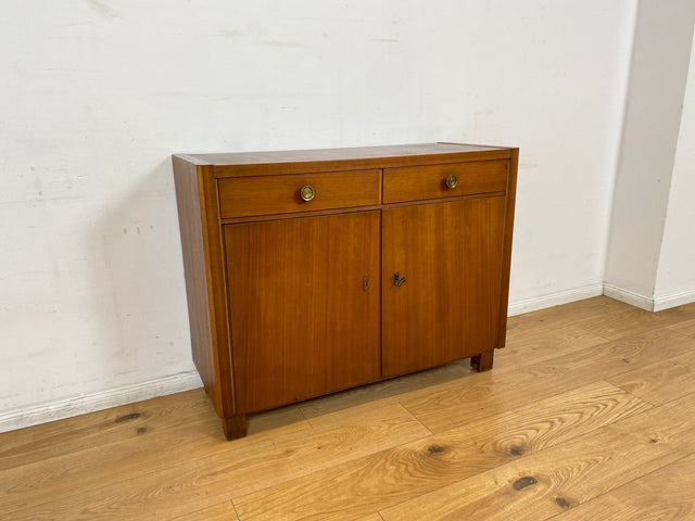 WMK I Sehr schöne 50er Jahre Kommode aus vollem Holz mir Schubladen und Messinggriffen