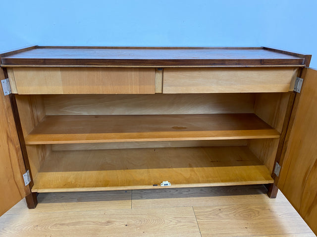 WMK # Hübsche & gut erhaltene 50er Jahre Kommode aus vollem Holz in Nussbaum mit Schubladen & schönem Messinggriff # Sideboard Wäschekommode Schrank Anrichte Lowboard TV-Lowboard Vintage Mid-Century