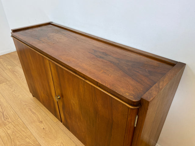 WMK # Hübsche & gut erhaltene 50er Jahre Kommode aus vollem Holz in Nussbaum mit Schubladen & schönem Messinggriff # Sideboard Wäschekommode Schrank Anrichte Lowboard TV-Lowboard Vintage Mid-Century