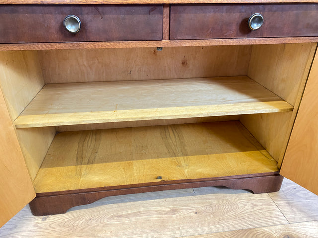 WMK I Formschöne & gut erhaltene 50er Jahre Kommode aus vollem Holz mit Schubladen und Messinggriffen I Schrank Sideboard Wäschekommode Anrichte Schuhschrank Mid-Century Vintage Berlin Bayern Sachsen
