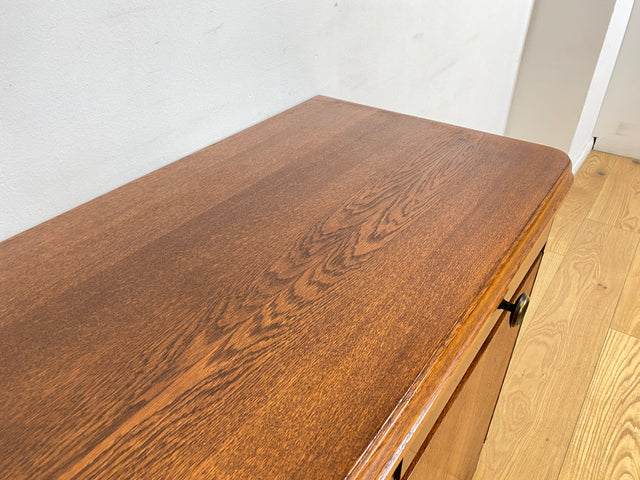 WMK I Formschöne & gut erhaltene 50er Jahre Kommode aus vollem Holz mit Schubladen und Messinggriffen I Schrank Sideboard Wäschekommode Anrichte Schuhschrank Mid-Century Vintage Berlin Bayern Sachsen