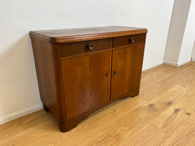WMK I Formschöne & gut erhaltene 50er Jahre Kommode aus vollem Holz mit Schubladen und Messinggriffen I Schrank Sideboard Wäschekommode Anrichte Schuhschrank Mid-Century Vintage Berlin Bayern Sachsen