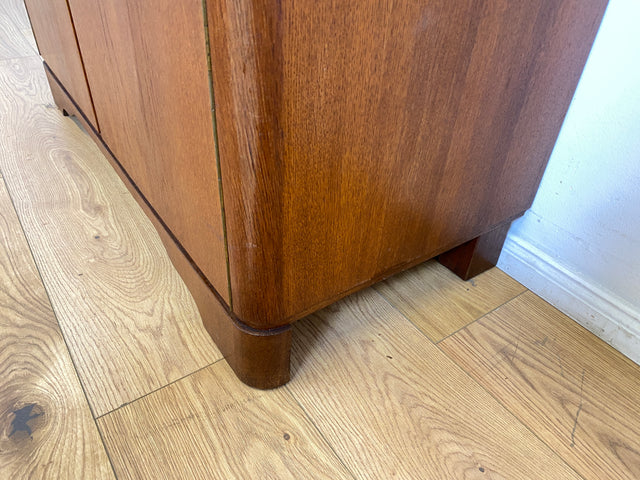 WMK I Formschöne & gut erhaltene 50er Jahre Kommode aus vollem Holz mit Schubladen und Messinggriffen I Schrank Sideboard Wäschekommode Anrichte Schuhschrank Mid-Century Vintage Berlin Bayern Sachsen