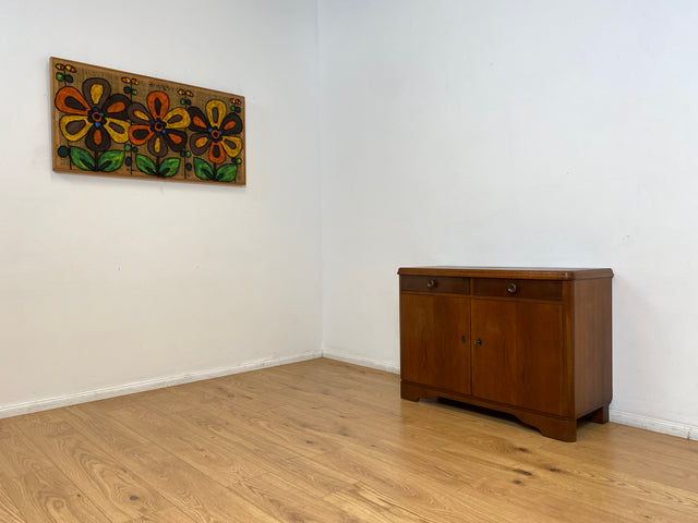 WMK I Formschöne & gut erhaltene 50er Jahre Kommode aus vollem Holz mit Schubladen und Messinggriffen I Schrank Sideboard Wäschekommode Anrichte Schuhschrank Mid-Century Vintage Berlin Bayern Sachsen