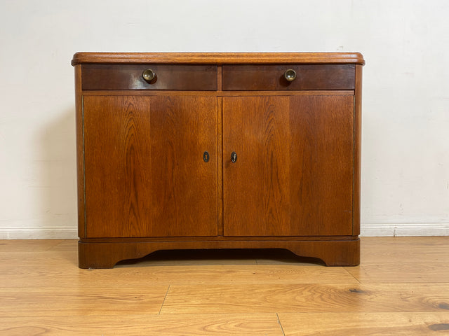 WMK I Formschöne & gut erhaltene 50er Jahre Kommode aus vollem Holz mit Schubladen und Messinggriffen I Schrank Sideboard Wäschekommode Anrichte Schuhschrank Mid-Century Vintage Berlin Bayern Sachsen