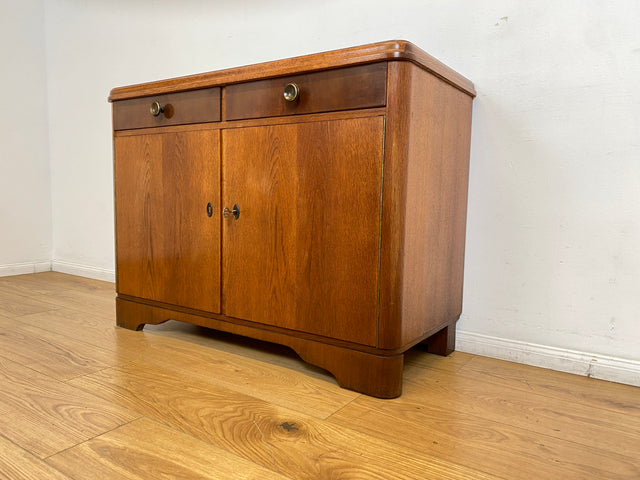 WMK I Formschöne & gut erhaltene 50er Jahre Kommode aus vollem Holz mit Schubladen und Messinggriffen I Schrank Sideboard Wäschekommode Anrichte Schuhschrank Mid-Century Vintage Berlin Bayern Sachsen