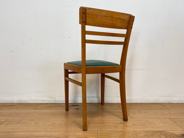 WMK I 1/3 Klassischer 50er Jahre Küchenstuhl aus hellem Buchenholz mit grünem Kunstlederbezug I Stuhl Holzstuhl Schulstuhl Esszimmerstuhl Mid-Century Vintage 60er Berlin Köln Hamburg I Versand möglich