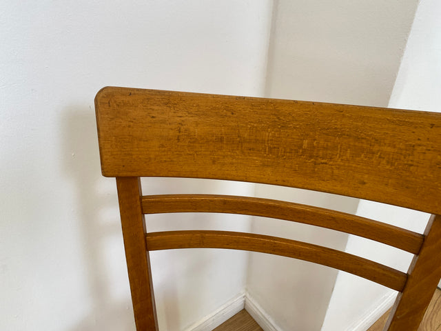 WMK I 1/3 Klassischer 50er Jahre Küchenstuhl aus hellem Buchenholz mit grünem Kunstlederbezug I Stuhl Holzstuhl Schulstuhl Esszimmerstuhl Mid-Century Vintage 60er Berlin Köln Hamburg I Versand möglich