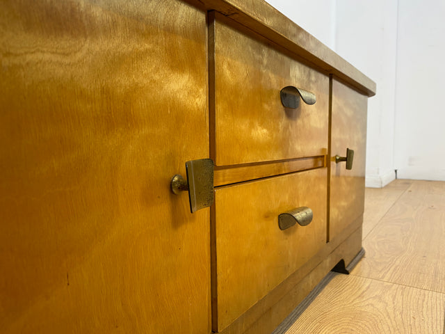 WMK I Formschönes 50er Jahre Lowboard mit Schubladen und Messingbeschlägen I Sideboard Kommode Wäschekommode TV Bank Fernsehkommode Rockabilly Mid-Century Vintage 50er 60er Berlin Düsseldorf Hamburg