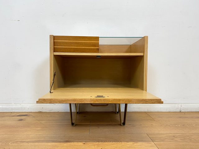 WMK # 1/2 Sehr schöner und gut erhaltener 50er Jahre Nachttisch mit Schubladen und Metallfüßen # Nachtschank Nachtkommode Kommode Nightstand Schlafzimmer Rockabilly Mid-Century 60er Design Vintage