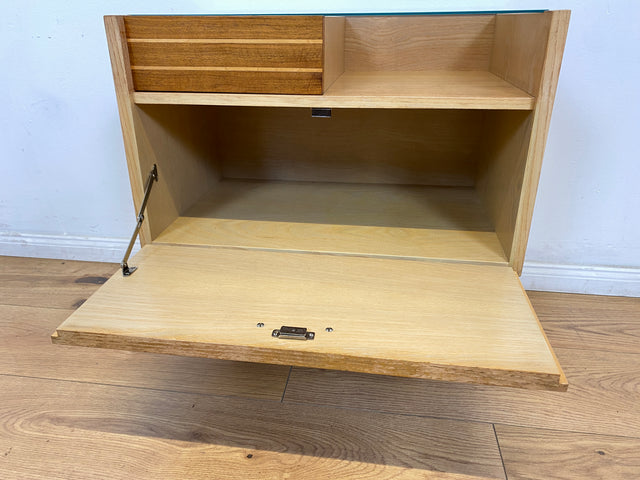 WMK # 1/2 Sehr schöner und gut erhaltener 50er Jahre Nachttisch mit Schubladen und Metallfüßen # Nachtschank Nachtkommode Kommode Nightstand Schlafzimmer Rockabilly Mid-Century 60er Design Vintage