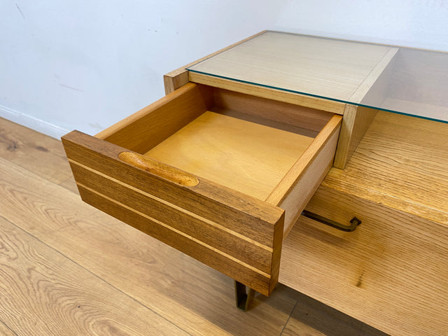 WMK # 1/2 Sehr schöner und gut erhaltener 50er Jahre Nachttisch mit Schubladen und Metallfüßen # Nachtschank Nachtkommode Kommode Nightstand Schlafzimmer Rockabilly Mid-Century 60er Design Vintage