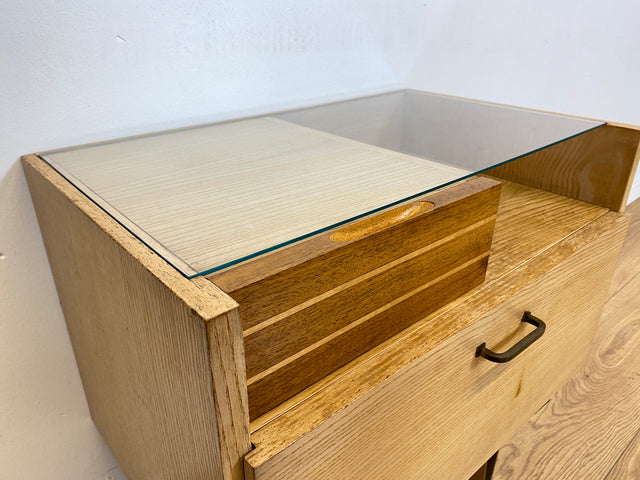 WMK # 1/2 Sehr schöner und gut erhaltener 50er Jahre Nachttisch mit Schubladen und Metallfüßen # Nachtschank Nachtkommode Kommode Nightstand Schlafzimmer Rockabilly Mid-Century 60er Design Vintage