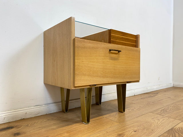 WMK # 1/2 Sehr schöner und gut erhaltener 50er Jahre Nachttisch mit Schubladen und Metallfüßen # Nachtschank Nachtkommode Kommode Nightstand Schlafzimmer Rockabilly Mid-Century 60er Design Vintage