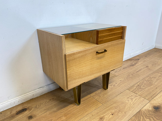 WMK # 1/2 Sehr schöner und gut erhaltener 50er Jahre Nachttisch mit Schubladen und Metallfüßen # Nachtschank Nachtkommode Kommode Nightstand Schlafzimmer Rockabilly Mid-Century 60er Design Vintage