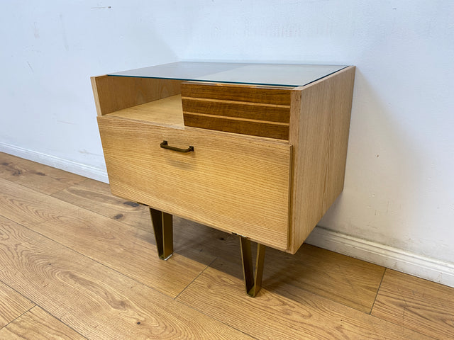 WMK # 1/2 Sehr schöner und gut erhaltener 50er Jahre Nachttisch mit Schubladen und Metallfüßen # Nachtschank Nachtkommode Kommode Nightstand Schlafzimmer Rockabilly Mid-Century 60er Design Vintage