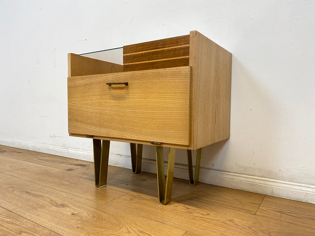 WMK # 1/2 Sehr schöner und gut erhaltener 50er Jahre Nachttisch mit Schubladen und Metallfüßen # Nachtschank Nachtkommode Kommode Nightstand Schlafzimmer Rockabilly Mid-Century 60er Design Vintage