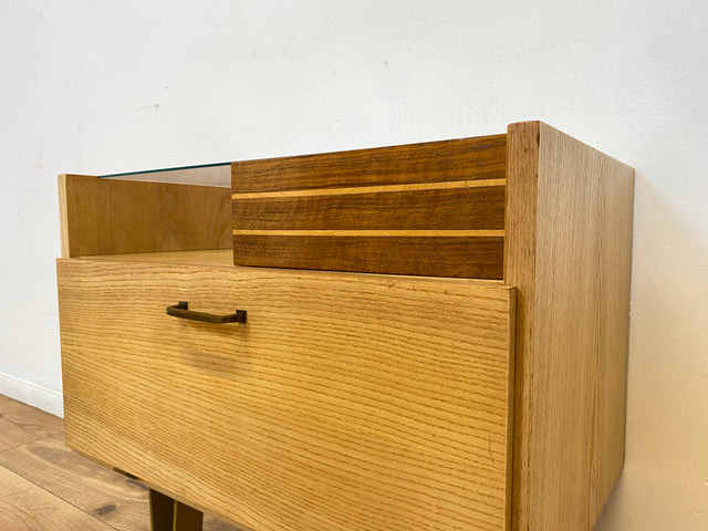WMK # 1/2 Sehr schöner und gut erhaltener 50er Jahre Nachttisch mit Schubladen und Metallfüßen # Nachtschank Nachtkommode Kommode Nightstand Schlafzimmer Rockabilly Mid-Century 60er Design Vintage