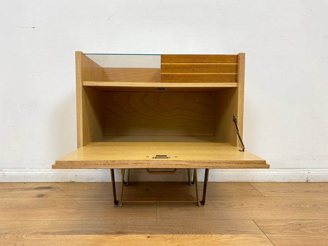 WMK # 1/2 Sehr schöner und gut erhaltener 50er Jahre Nachttisch mit Schubladen und Metallfüßen # Nachtschank Nachtkommode Kommode Nightstand Schlafzimmer Rockabilly Mid-Century 60er Design Vintage