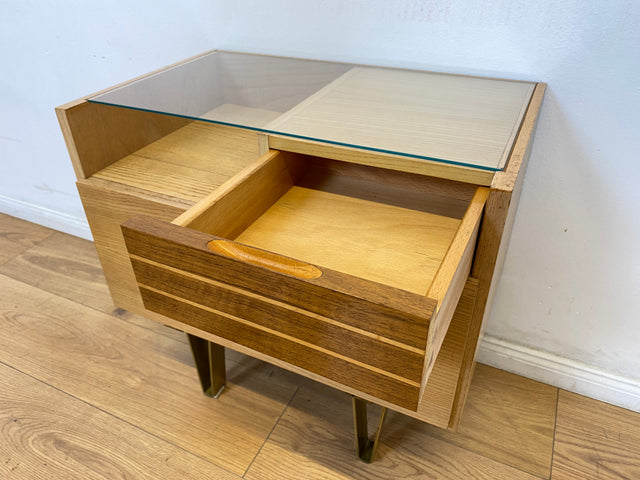 WMK # 1/2 Sehr schöner und gut erhaltener 50er Jahre Nachttisch mit Schubladen und Metallfüßen # Nachtschank Nachtkommode Kommode Nightstand Schlafzimmer Rockabilly Mid-Century 60er Design Vintage