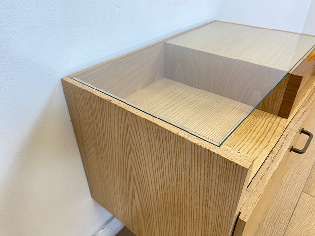 WMK # 1/2 Sehr schöner und gut erhaltener 50er Jahre Nachttisch mit Schubladen und Metallfüßen # Nachtschank Nachtkommode Kommode Nightstand Schlafzimmer Rockabilly Mid-Century 60er Design Vintage