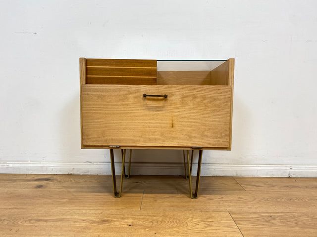 WMK # 1/2 Sehr schöner und gut erhaltener 50er Jahre Nachttisch mit Schubladen und Metallfüßen # Nachtschank Nachtkommode Kommode Nightstand Schlafzimmer Rockabilly Mid-Century 60er Design Vintage