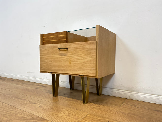 WMK # 1/2 Sehr schöner und gut erhaltener 50er Jahre Nachttisch mit Schubladen und Metallfüßen # Nachtschank Nachtkommode Kommode Nightstand Schlafzimmer Rockabilly Mid-Century 60er Design Vintage