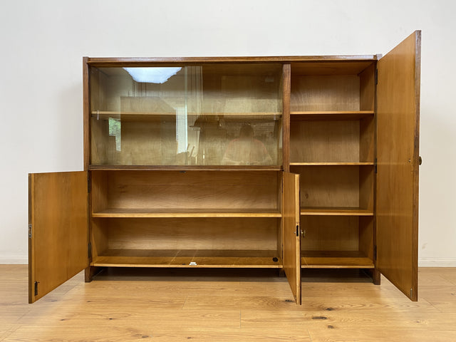 WMK # Formschöner & sehr gut erhaltener 50er Jahre Wohnzimmerschrank aus vollem Holz mit Vitrine & Messinggriffen # Schrank Bücherschrank Büchervitrine Highboard Sideboard Mid-Century Bauhaus Vintage