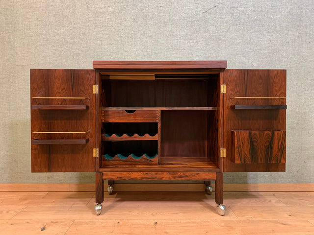 WMK I Skandinavische 60er Jahre Designer Bar von Torbjörn Afdal auf Rollen I Palisander I Barkommode Barschrank Hausbar Barwagen Tresen Vintage Danish Design Mid-Century Rosewood I Berlin München Köln