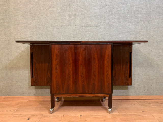 WMK I Skandinavische 60er Jahre Designer Bar von Torbjörn Afdal auf Rollen I Palisander I Barkommode Barschrank Hausbar Barwagen Tresen Vintage Danish Design Mid-Century Rosewood I Berlin München Köln