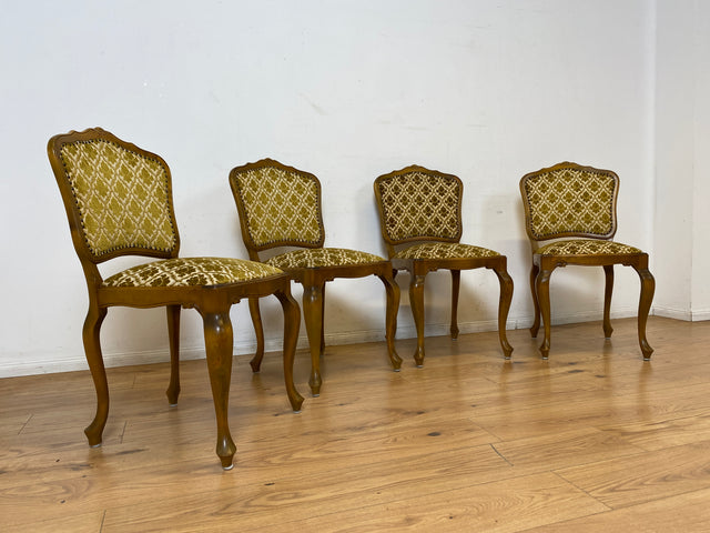 WMK I Set aus 4 besonders schönen 60er Jahre Chippendale Esszimmerstühlen mit hochwertigem Brokatbezug in Gold