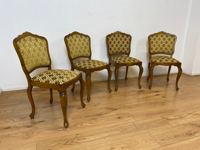 WMK I Set aus 4 besonders schönen 60er Jahre Chippendale Esszimmerstühlen mit hochwertigem Brokatbezug in Gold