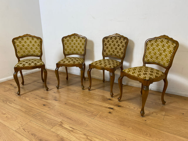 WMK I Set aus 4 besonders schönen 60er Jahre Chippendale Esszimmerstühlen mit hochwertigem Brokatbezug in Gold