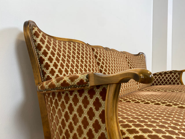WMK Elegantes und sehr gut erhaltenes 60er Jahre Chippendale Sofa mit wunderbarem Brokat Bezug in Altrosa, feinem Geflecht und Federkern # Couch 3-Sitzer Daybed Sitzgarnitur Mid-Century Vintage