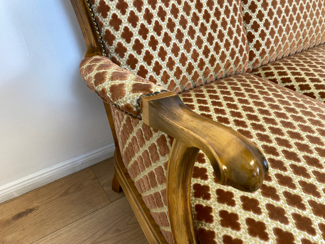 WMK Elegantes und sehr gut erhaltenes 60er Jahre Chippendale Sofa mit wunderbarem Brokat Bezug in Altrosa, feinem Geflecht und Federkern # Couch 3-Sitzer Daybed Sitzgarnitur Mid-Century Vintage