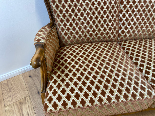 WMK Elegantes und sehr gut erhaltenes 60er Jahre Chippendale Sofa mit wunderbarem Brokat Bezug in Altrosa, feinem Geflecht und Federkern # Couch 3-Sitzer Daybed Sitzgarnitur Mid-Century Vintage