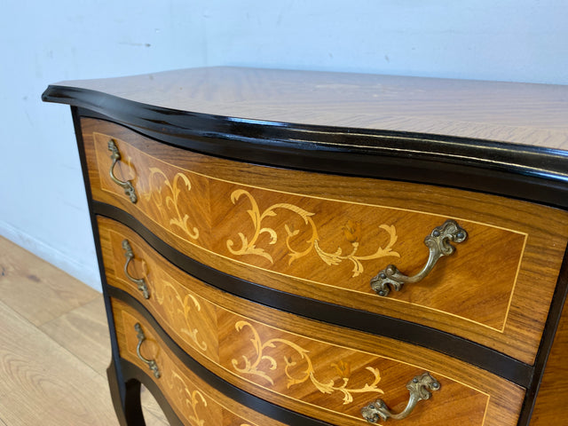 WMK # Vornehme und sehr gut erhaltene 60er Jahre Kommode im Barock Stil mit feinen Intarsien, Schubladen & edlen Messinggriffen # Schubladenkommode Wäschekommode Beistelltisch Rokoko Stilmöbel Vintage